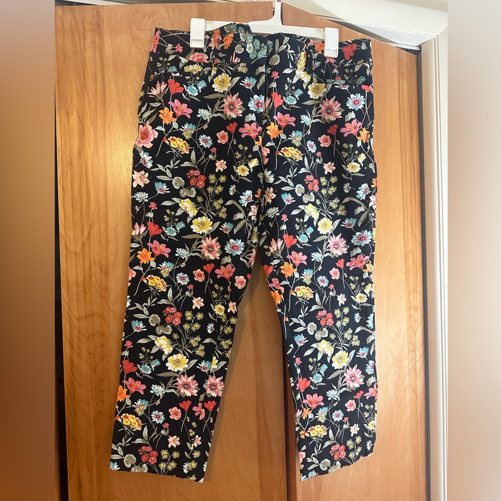 Cropped LOFT Floral Pants